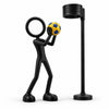 Concept van zwarte Stickyman korfballer op wit met geel-blauwe bal