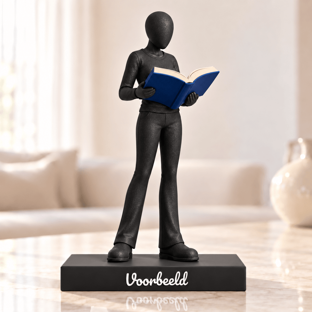 Flowman Boekenliefhebber – beeldje met persoonlijke tekst – Galaxy Black met blauw boek – conceptafbeelding