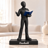 Flowman Leerkracht – beeldje met persoonlijke tekst – Galaxy Black met blauw boek – conceptafbeelding