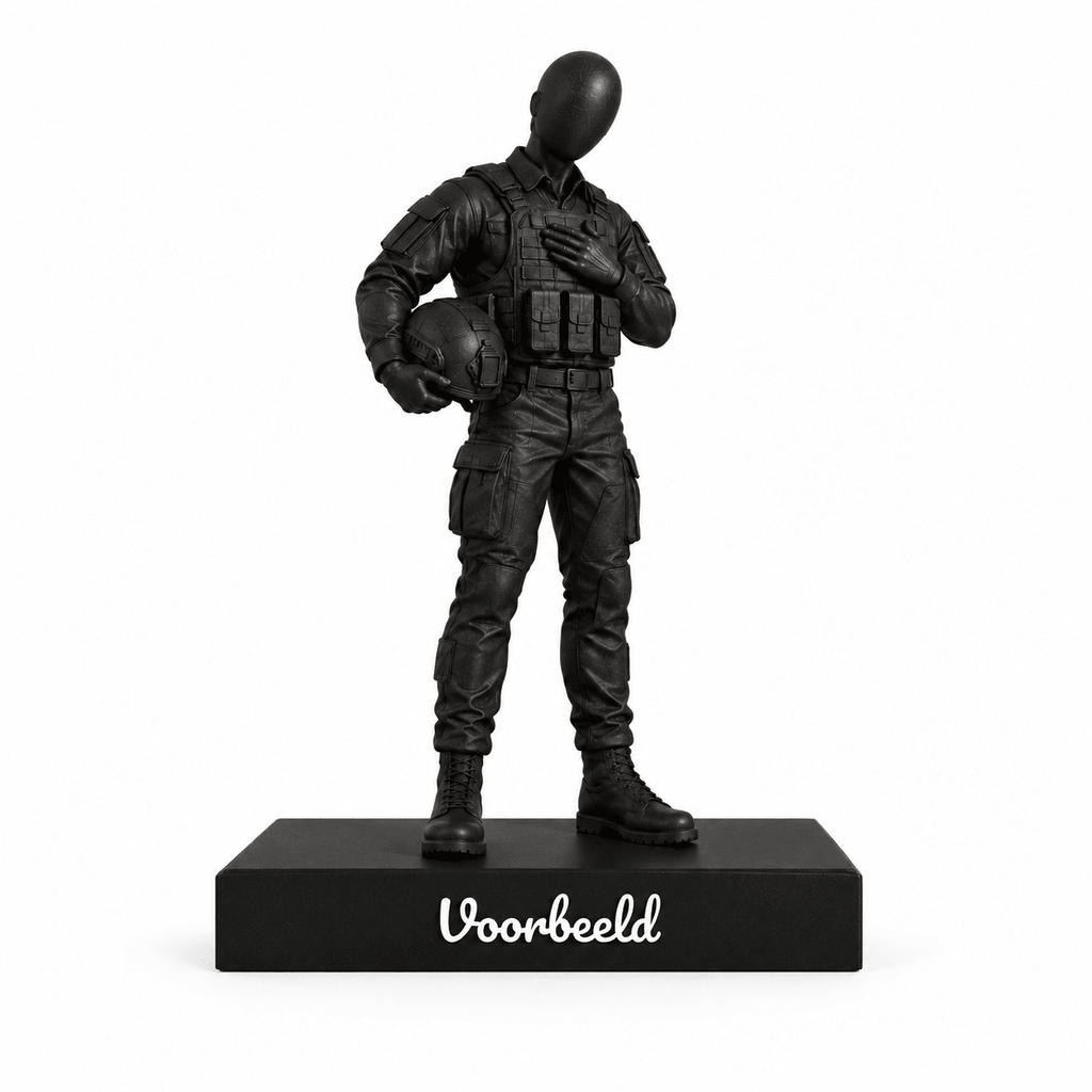 Flowman Militair – beeldje met persoonlijke tekst, conceptafbeelding met witte achtergrond