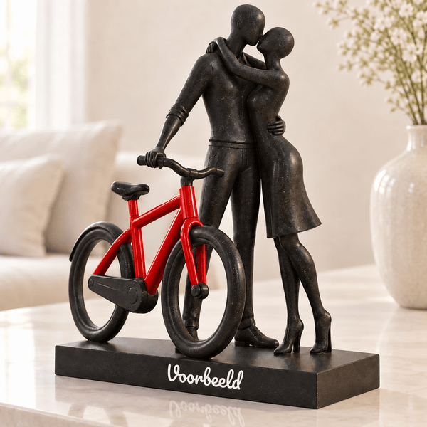 Galaxy Black Flowman omhelzing bij de fiets met rood fietsframe