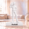 Flowman Rijbewijs gehaald man met hoodie – beeldje met persoonlijke tekst – wit beeldje en wit voetstuk met zwarte persoonlijke tekst – conceptafbeelding