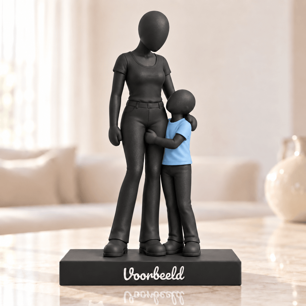 Flowman Vrouw met kind – beeldje met persoonlijke tekst – Galaxy Black met lichtblauw kindershirt – conceptafbeelding