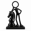 Stickyman Schaakstrateeg met schaakpaard op een zwart voetstuk van 2 cm