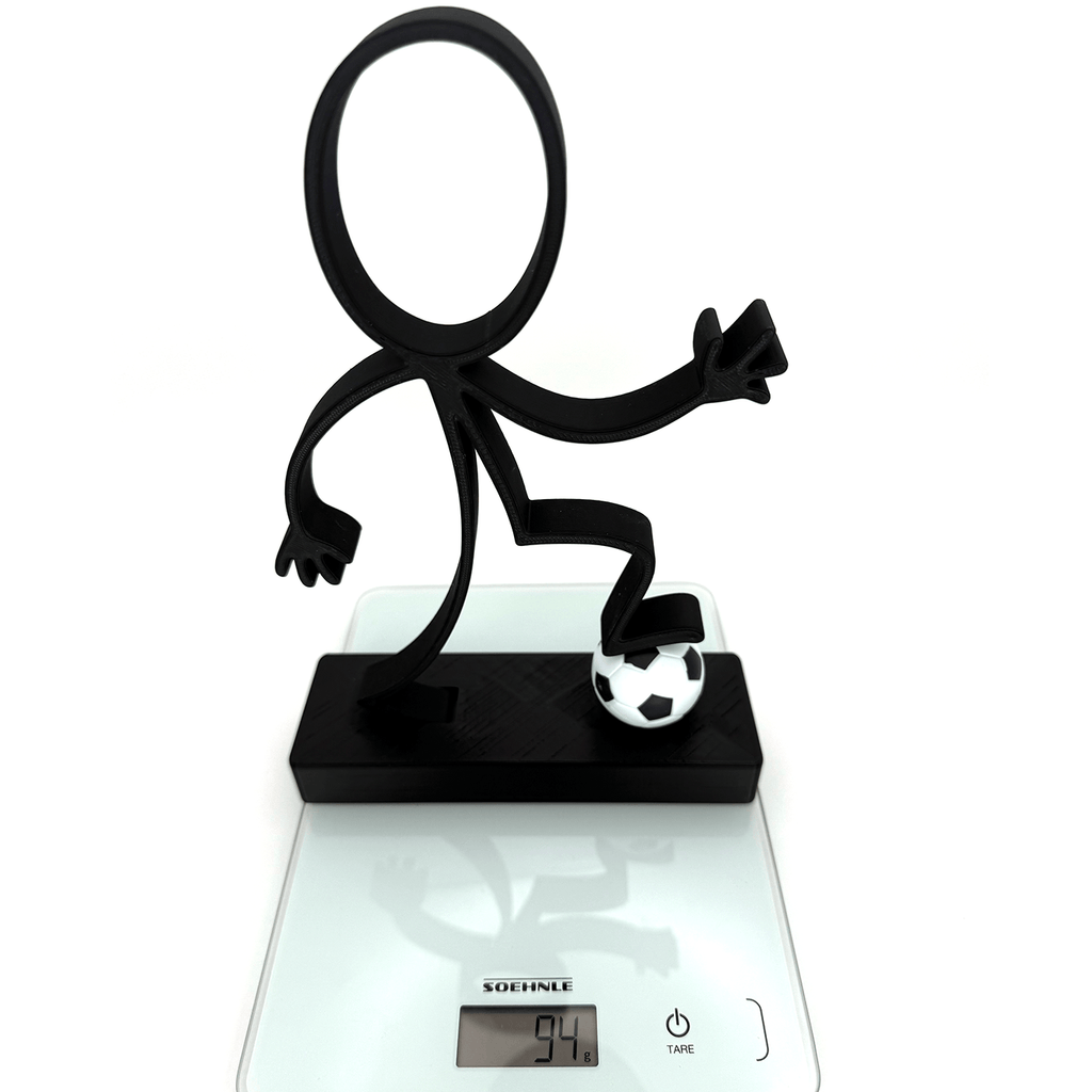 Stickyman Voetballer met voetbal op voetstuk - 3dbende