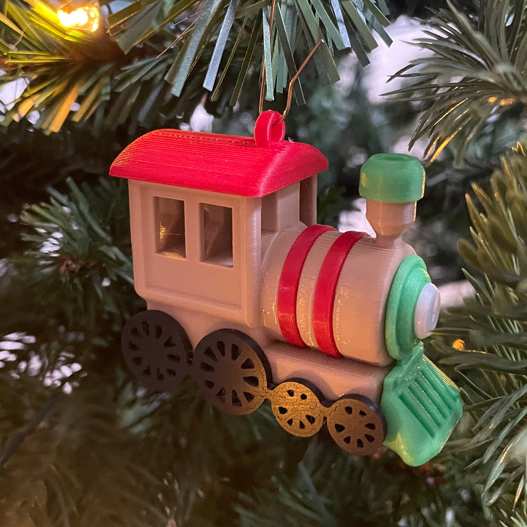 Decoratieve locomotief in kerstboom